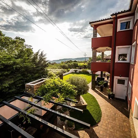 Sunset Pool & منزل للإقامة