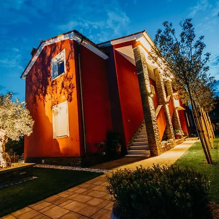 Homestay Sunset Pool & Zgornje Skofije