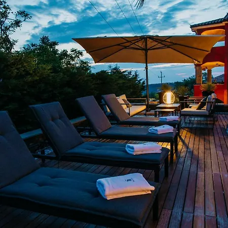 Séjour chez l'habitant Sunset Pool & *