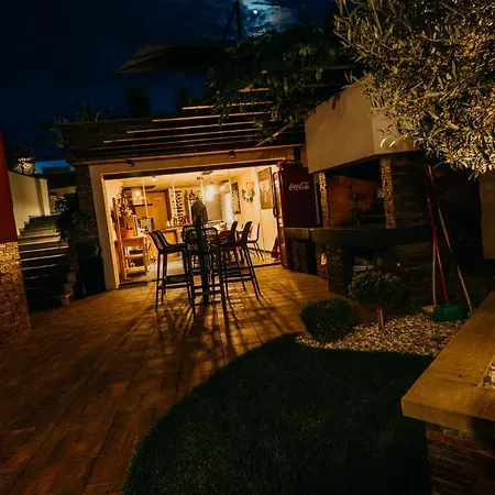 Séjour chez l'habitant Sunset Pool & *