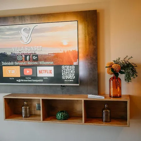 Sunset Pool & Habitación en casa particular Zgornje Skofije