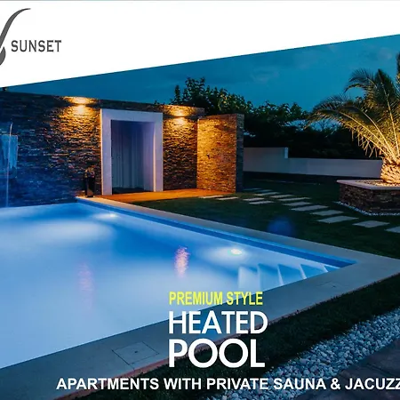 Sunset Pool & Habitación en casa particular