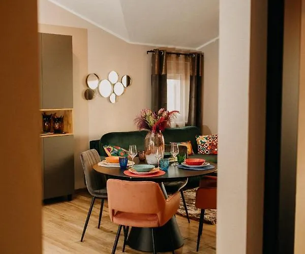 Privatunterkunft Sunset Pool & *