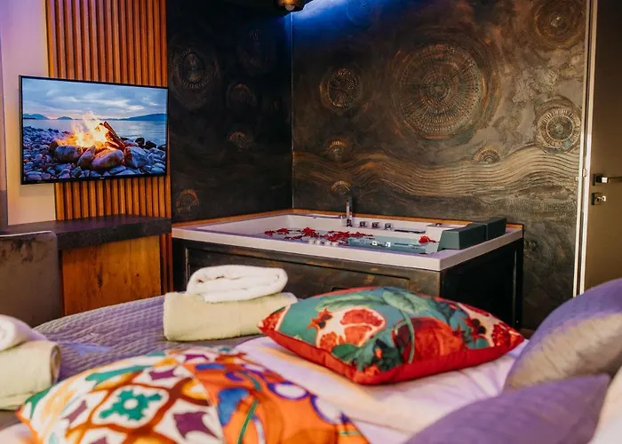 Sunset Pool & Zgornje Škofije