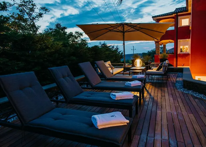 Privatunterkunft Sunset Pool & *